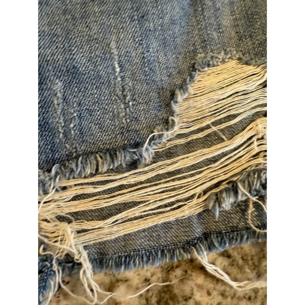 PacSun Womens Distressed Denim Mini Skirt Medium Wash Raw Hem Size 27‎
